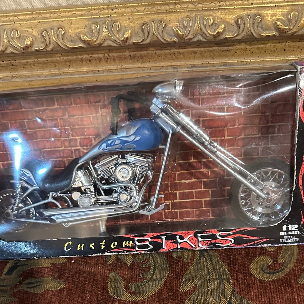 Custom Bikes Blue Motorcycle Model - Picture 3 of 3